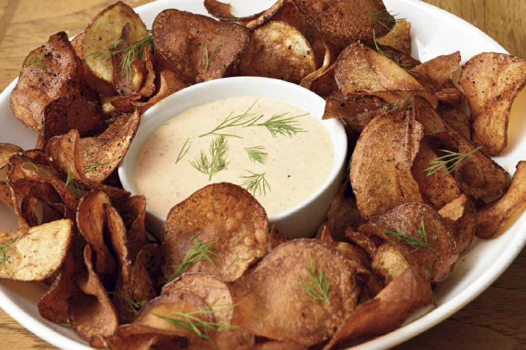 Harissa chips with tzatziki dip