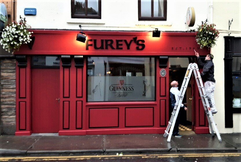 <div>Edibles & Potables: A Guinness in Sligo, and the Irish publican as general factotum</div>